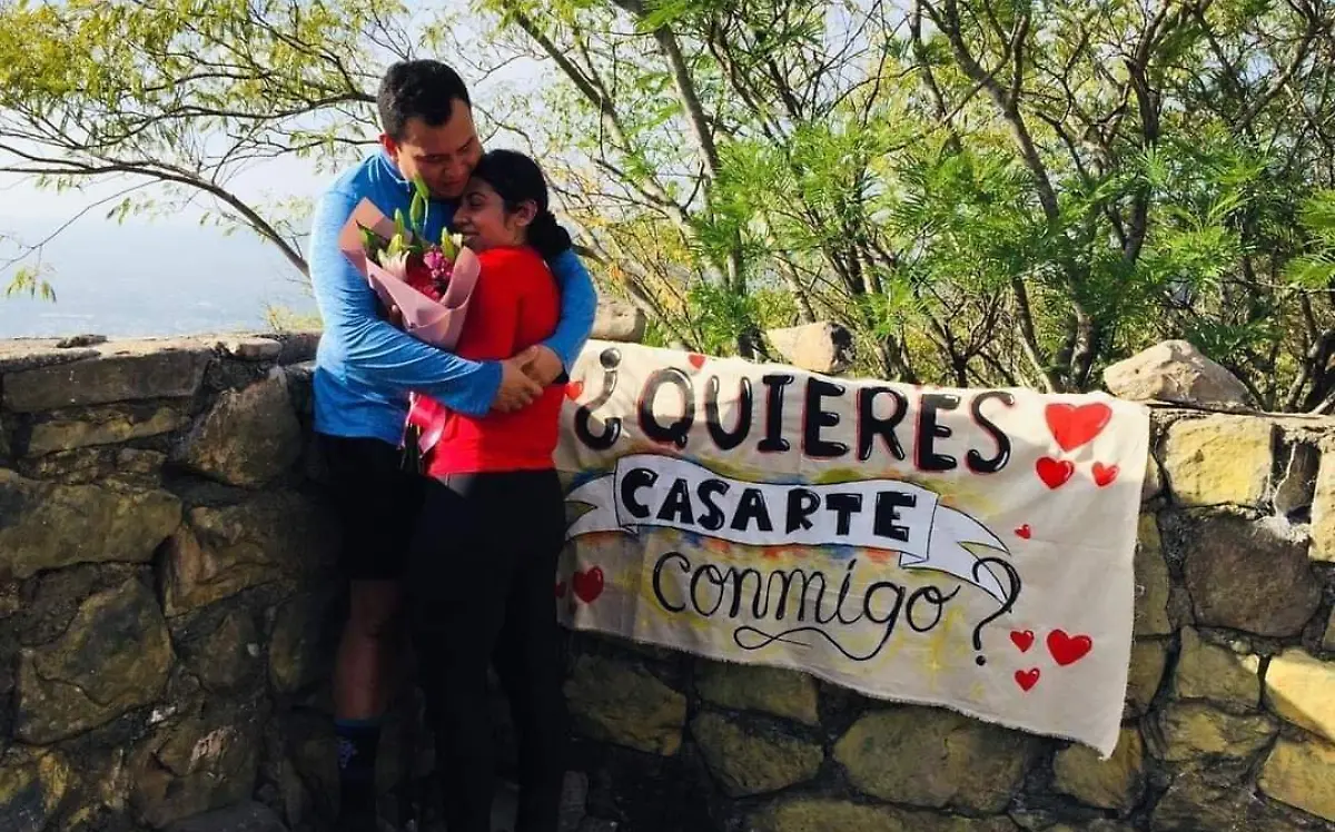 Jovenes enfermeros se comprometen en asta bandera de Ciudad Victoria 